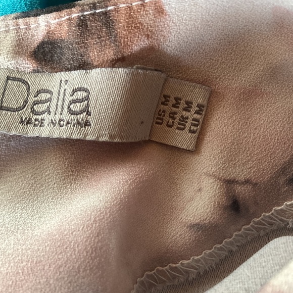 EUC Ladies sleeveless top - Picture 4 of 5